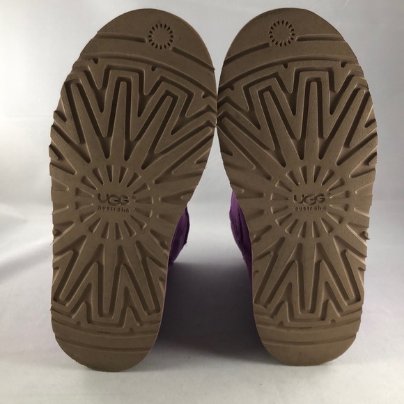 Ugg Classic Short Boots - Picture 5 of 6